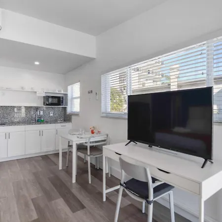 Spacious Studio With Balcony And Parking At The Beach -M46 Hollywood Exterior photo
