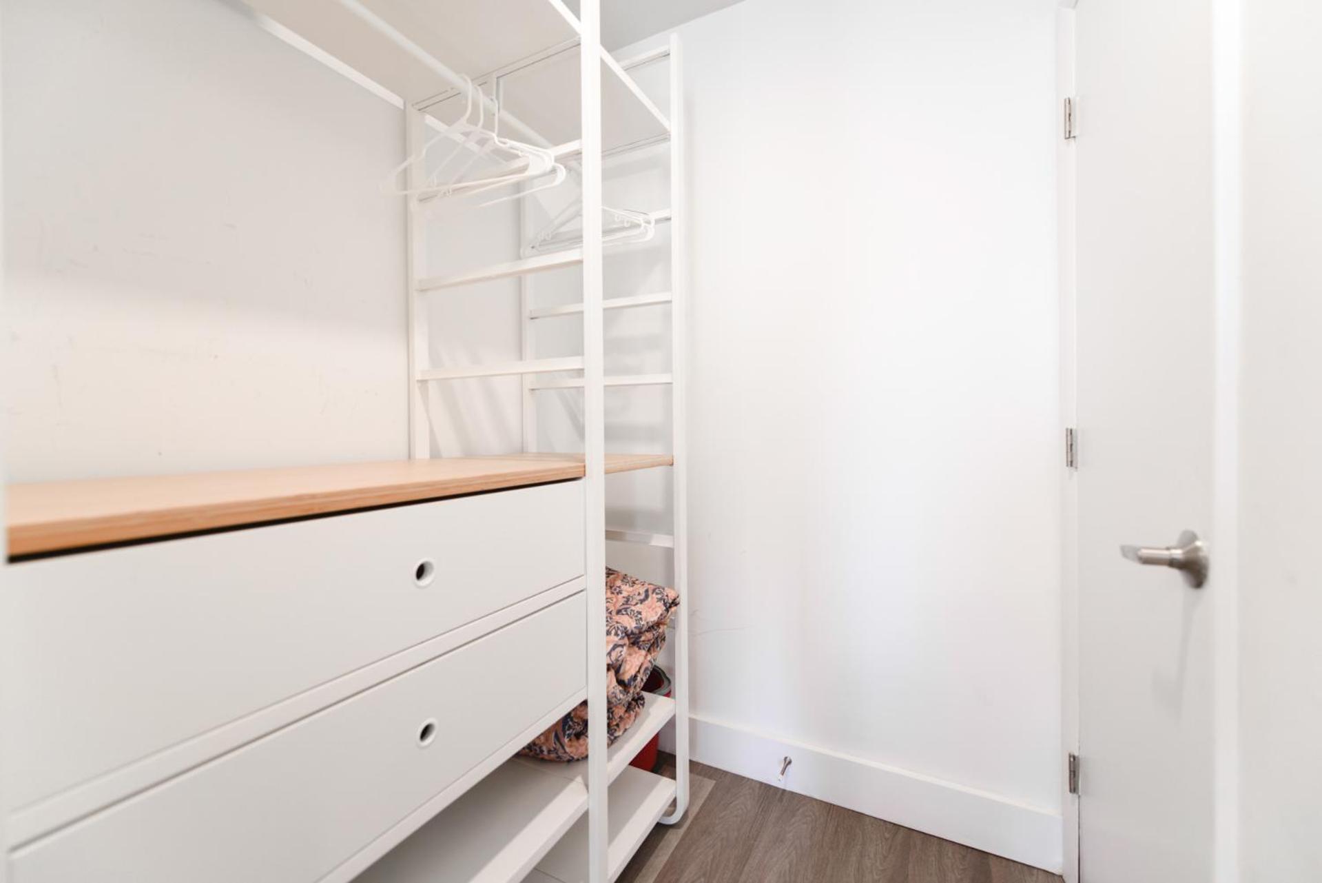 Apartment Spacious With Balcony And Parking At The -m46 *