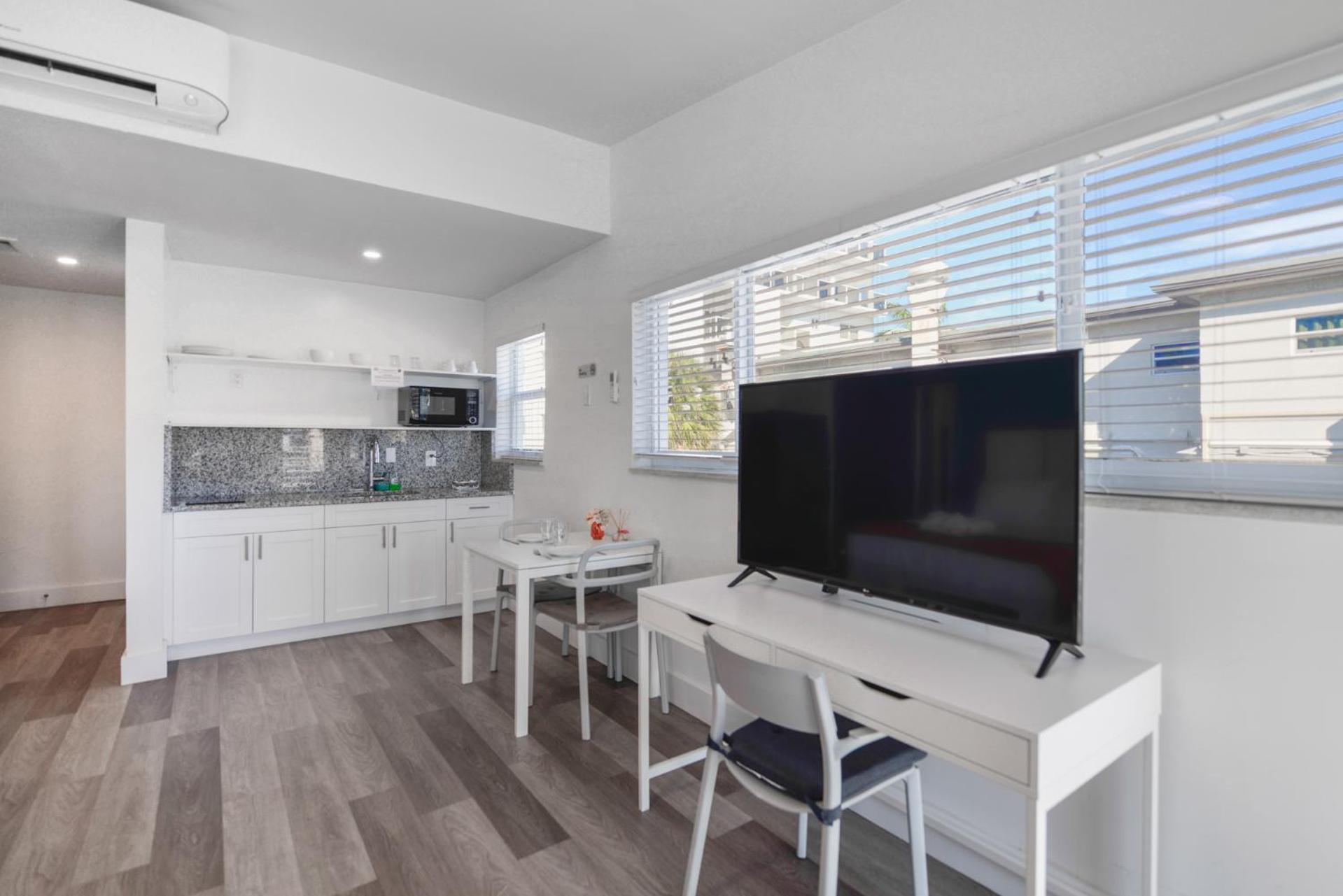 Apartment Spacious With Balcony And Parking At The -m46