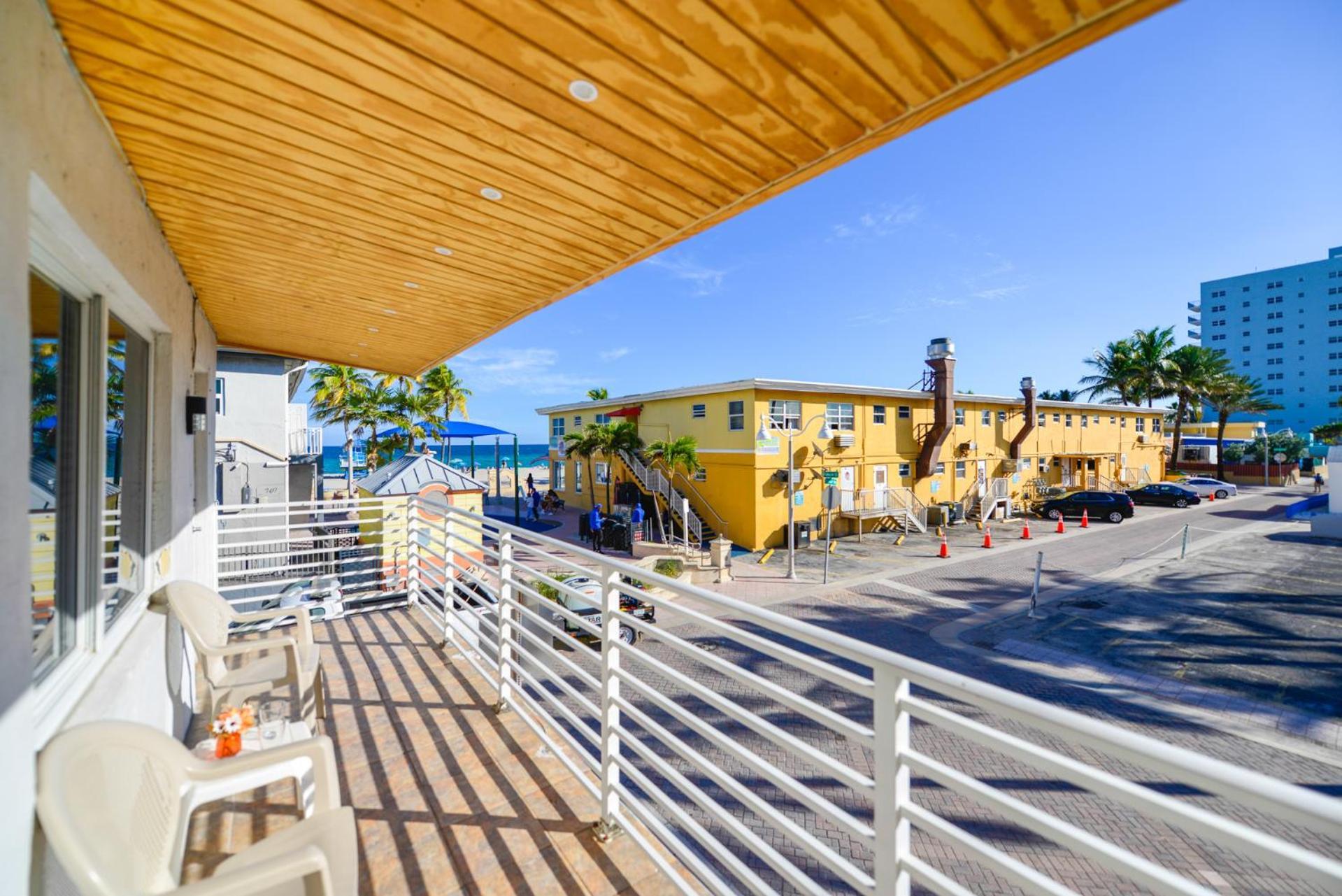 Apartment Spacious With Balcony And Parking At The -m46