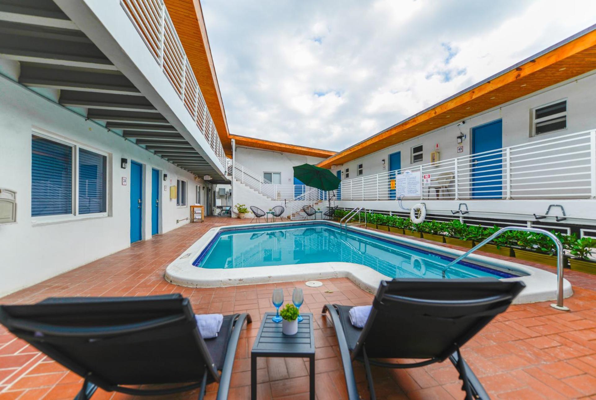 Apartment Spacious With Balcony And Parking At The -m46 Hollywood