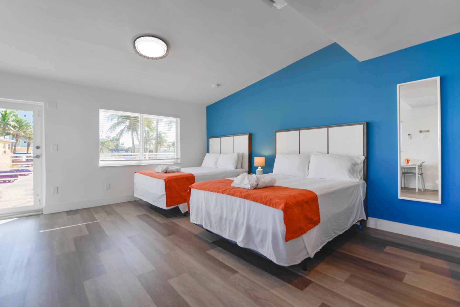 Spacious With Balcony And Parking At The -m46 Hollywood
