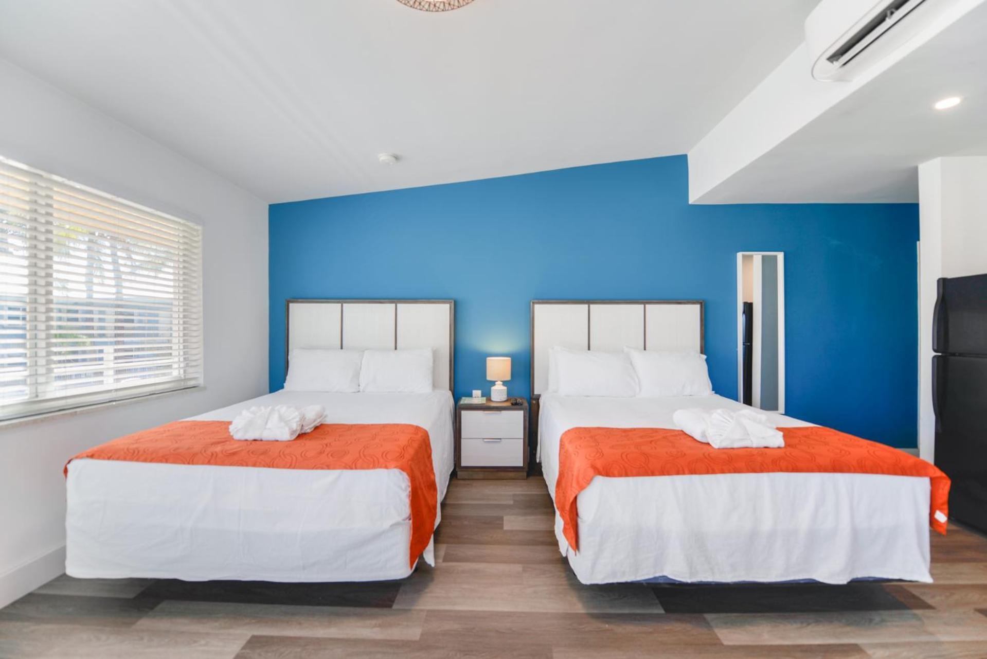 Spacious With Balcony And Parking At The -m46 * Hollywood